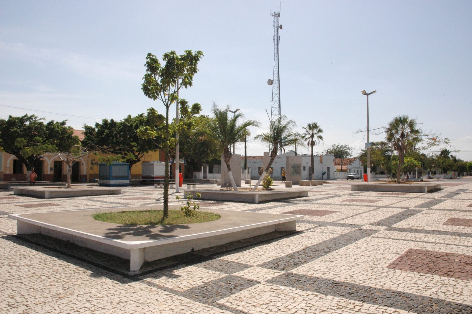 Espaços públicos: Praças e urbanismo
