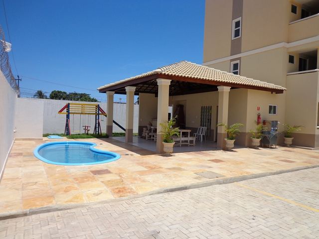 Deck e piscina do Villa Maracanã
